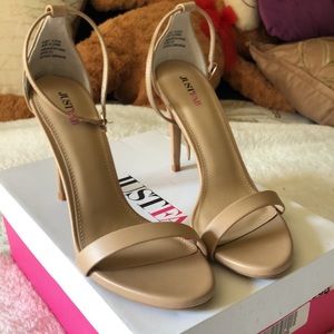 Super cute heels !!! Size 8.5